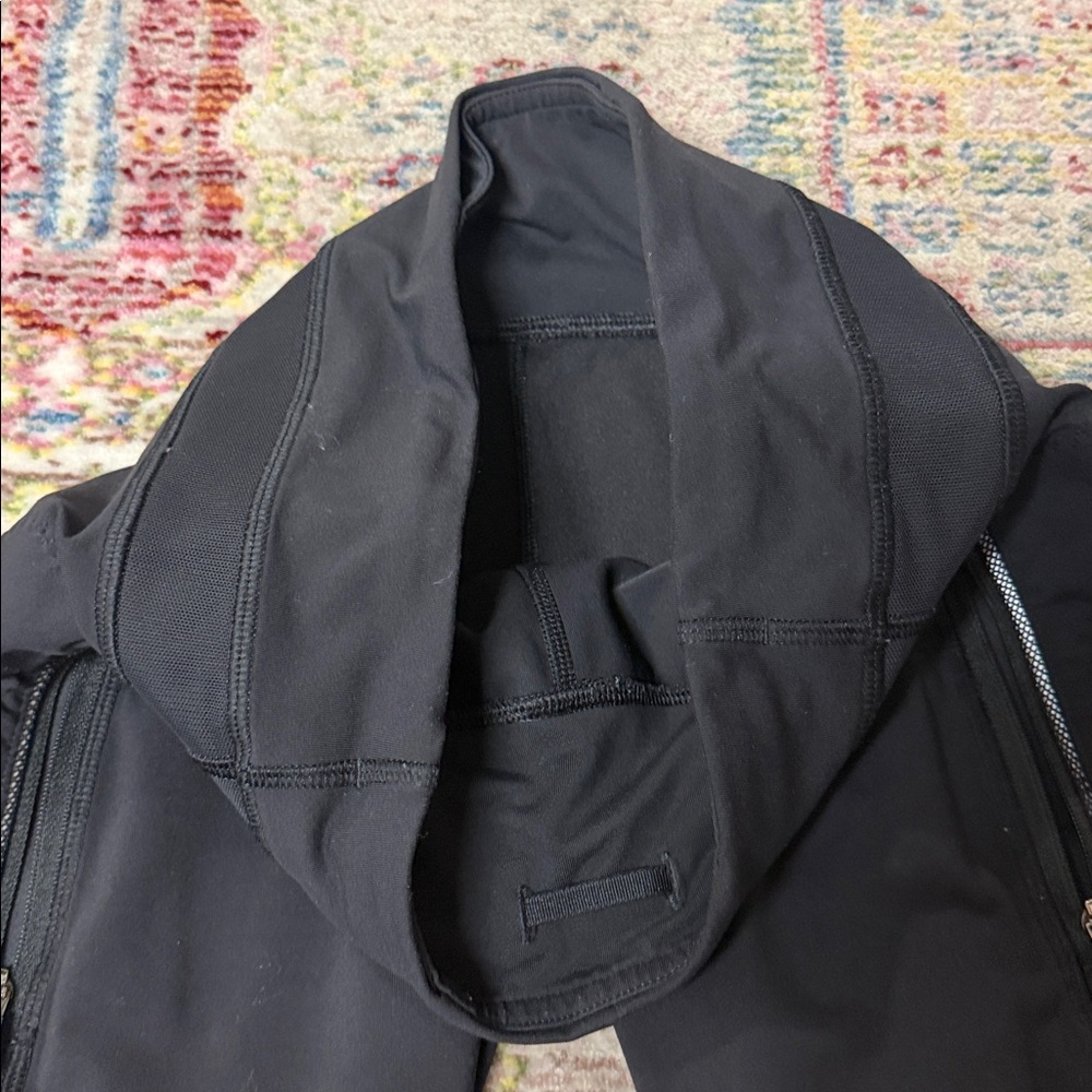 Lululemon size 4 Black Active Zip-Pocket Leggings - Picture 5 of 8
